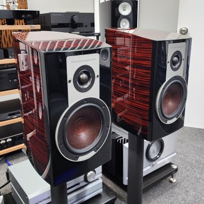 DALI EPICON 2 Bookshelf Speakers - Ruby Macassar (Pair) - Ex-Display